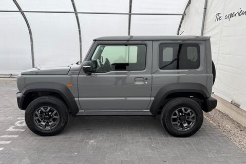 Suzuki Jimny 1.5 Sierra 4x4 Automatic 9