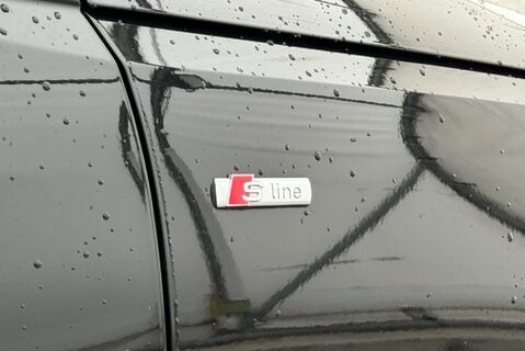 Audi A4 TFSI S LINE MHEV 4
