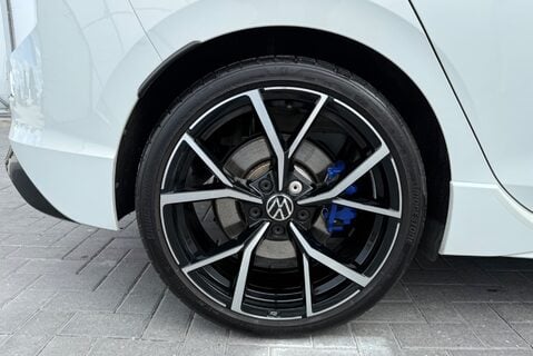 Volkswagen Golf R 2.0TSI [315] 4MOTION DSG 18