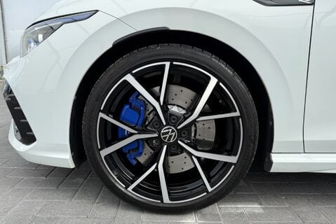 Volkswagen Golf R 2.0TSI [315] 4MOTION DSG 10