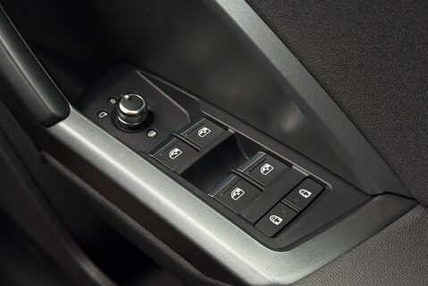 Audi Q3 1.5 TFSI [150] S LINE MANUAL 40