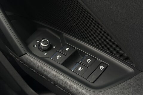 Audi A3 S3 2.0TFSI [306] QUATTRO S-TRONIC 40