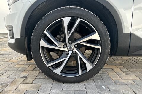 Volvo XC40 T3 R-DESIGN PRO 24