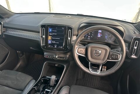 Volvo XC40 T3 R-DESIGN PRO 14