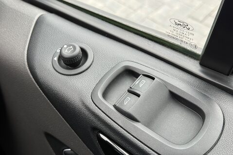 Ford Transit Custom 320 LIMITED 2.0 DCIV ECOBLUE [170] AUTOMATIC 36