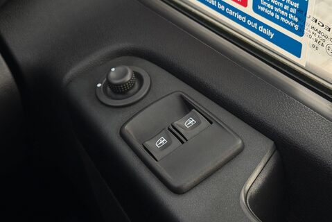 Nissan NV300 2.0L DCI [120] ACENTA L2H1 MANUAL 25