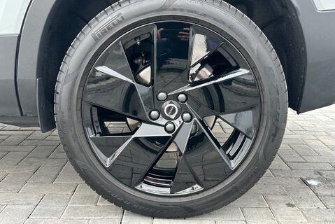 Volvo XC40 MHEV B4 2.0T [190] PLUS BLACK EDITION 8