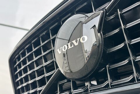 Volvo XC40 MHEV B4 2.0T [190] PLUS BLACK EDITION 6