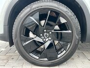 Volvo XC40 MHEV B4 2.0T [190] PLUS BLACK EDITION 7