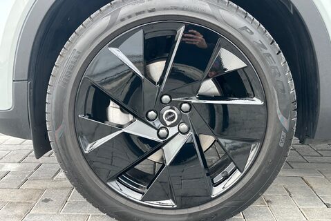 Volvo XC40 MHEV B4 2.0T [190] PLUS BLACK EDITION 7