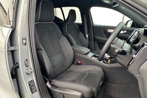 Volvo XC40 MHEV B4 2.0T [190] PLUS BLACK EDITION 19