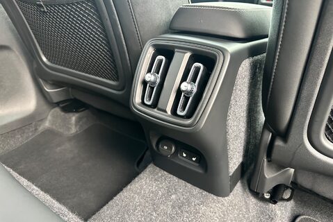 Volvo XC40 MHEV B4 2.0T [190] PLUS BLACK EDITION 22