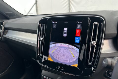 Volvo XC40 MHEV B4 2.0T [190] PLUS BLACK EDITION 18