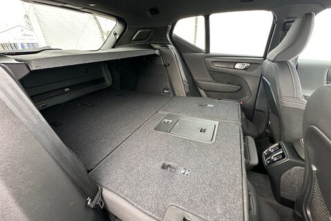 Volvo XC40 MHEV B4 2.0T [190] PLUS BLACK EDITION 24