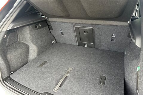 Volvo XC40 MHEV B4 2.0T [190] PLUS BLACK EDITION 26