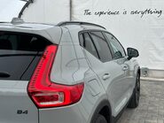 Volvo XC40 MHEV B4 2.0T [190] PLUS BLACK EDITION 12