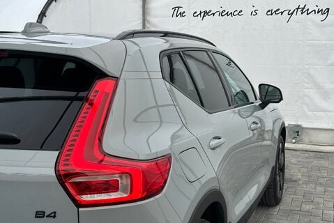 Volvo XC40 MHEV B4 2.0T [190] PLUS BLACK EDITION 12