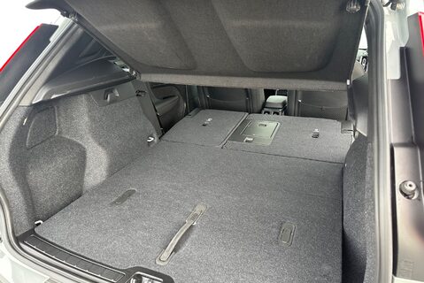 Volvo XC40 MHEV B4 2.0T [190] PLUS BLACK EDITION 25