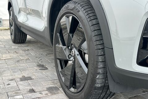 Volvo XC40 MHEV B4 2.0T [190] PLUS BLACK EDITION 11