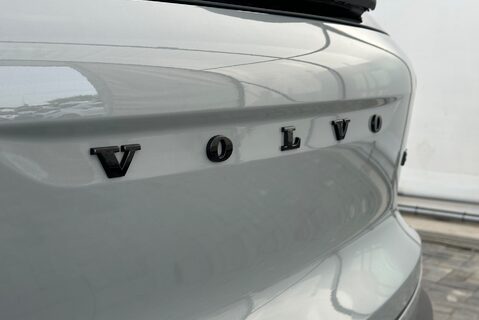 Volvo XC40 MHEV B4 2.0T [190] PLUS BLACK EDITION 16