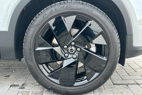 Volvo XC40 MHEV B4 2.0T [190] PLUS BLACK EDITION 10