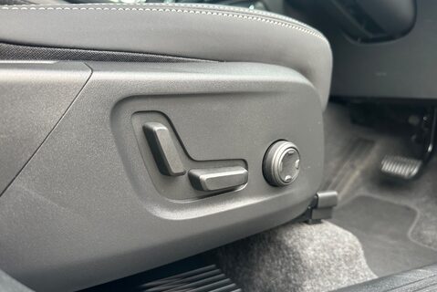 Volvo XC40 MHEV B4 2.0T [190] PLUS BLACK EDITION 20