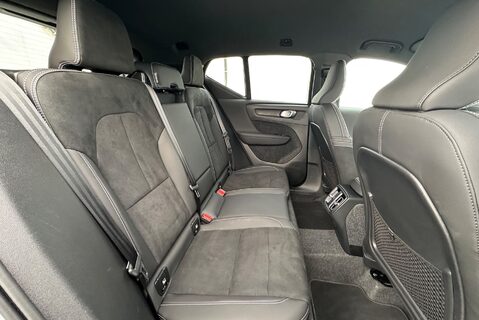 Volvo XC40 MHEV B4 2.0T [190] PLUS BLACK EDITION 21