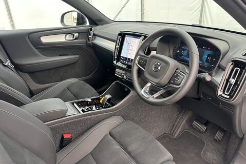 Volvo XC40 MHEV B4 2.0T [190] PLUS BLACK EDITION 30