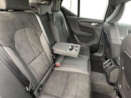 Volvo XC40 MHEV B4 2.0T [190] PLUS BLACK EDITION 28