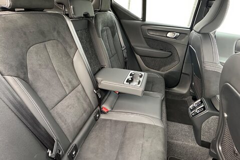 Volvo XC40 MHEV B4 2.0T [190] PLUS BLACK EDITION 28