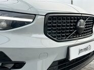 Volvo XC40 MHEV B4 2.0T [190] PLUS BLACK EDITION 5