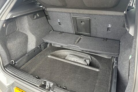 Volvo XC40 MHEV B4 2.0T [190] PLUS BLACK EDITION 27