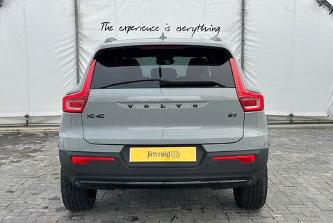 Volvo XC40 MHEV B4 2.0T [190] PLUS BLACK EDITION 13
