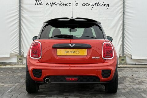 Mini Hatch 1.5T [134] COOPER 3dr Manual 14