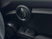 Mini Hatch 1.5T [134] COOPER 3dr Manual 36