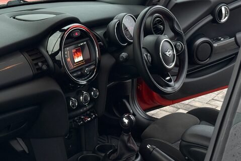 Mini Hatch 1.5T [134] COOPER 3dr Manual 22