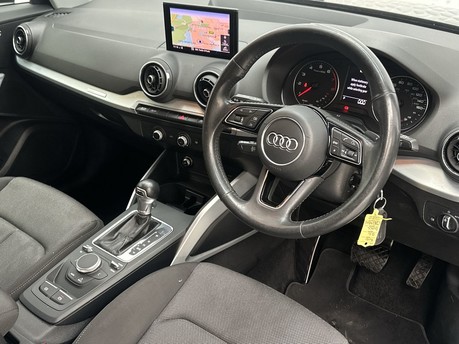 Audi Q2 TFSI SPORT 10