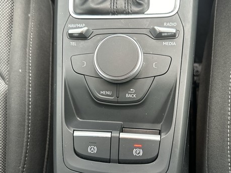 Audi Q2 TFSI SPORT 30