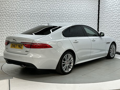 Jaguar XF D R-SPORT AWD 7