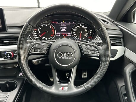 Audi A4 TFSI QUATTRO S LINE MHEV 18