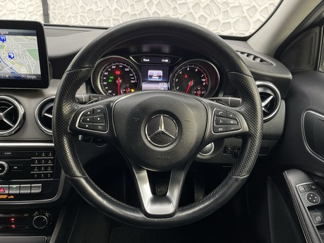 Mercedes-Benz GLA GLA 180 URBAN EDITION 18