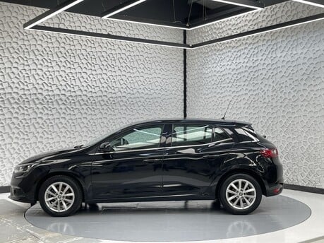 Renault Megane PLAY TCE 4