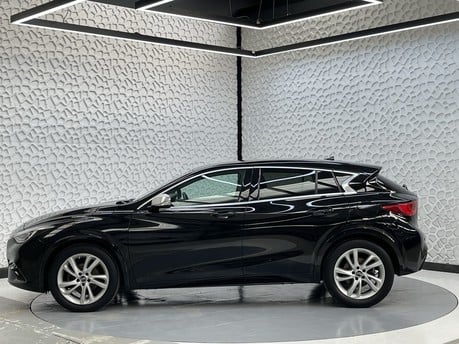 Infiniti Q30 BUSINESS EXECUTIVE D 4