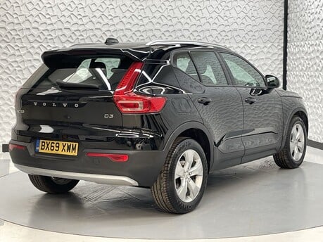 Volvo XC40 D3 MOMENTUM 7