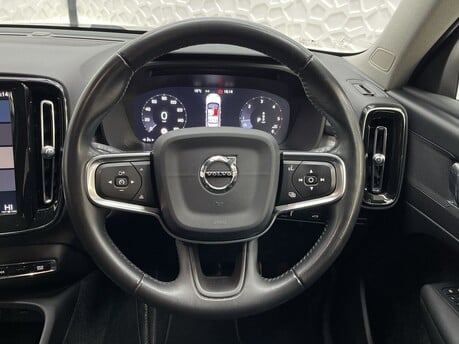 Volvo XC40 D3 MOMENTUM 18