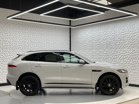 Jaguar F-Pace R-SPORT AWD 8