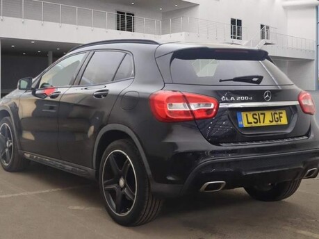 Mercedes-Benz GLA GLA 200 D AMG LINE 8