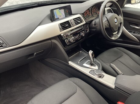 BMW 3 Series 320I SE GRAN TURISMO 11