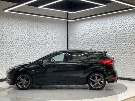 Ford Focus ST-LINE X 4