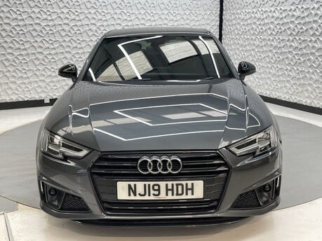 Audi A4 TFSI BLACK EDITION MHEV 2